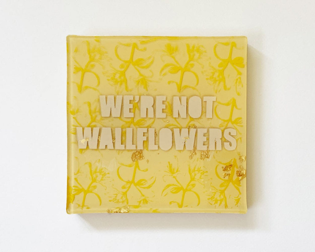 Emily Mullet, Flores de papel tapiz - Amarillo - Arte original